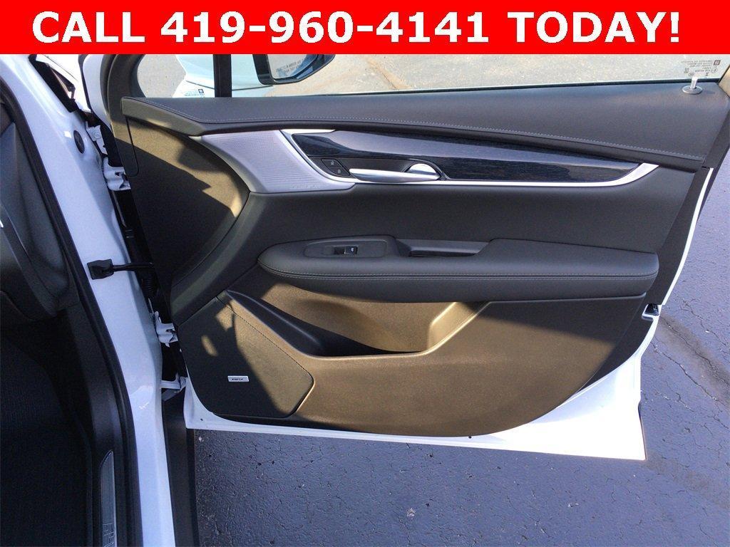 new 2025 Cadillac XT5 car, priced at $53,740