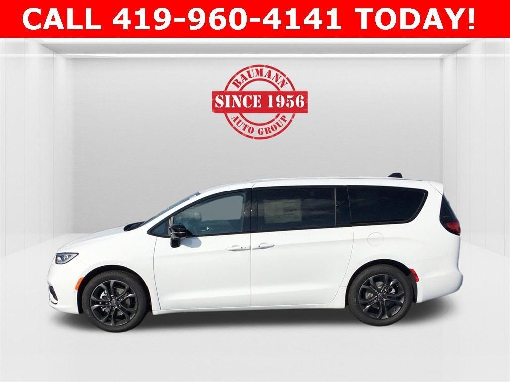 new 2026 Chrysler Pacifica car, priced at $47,065