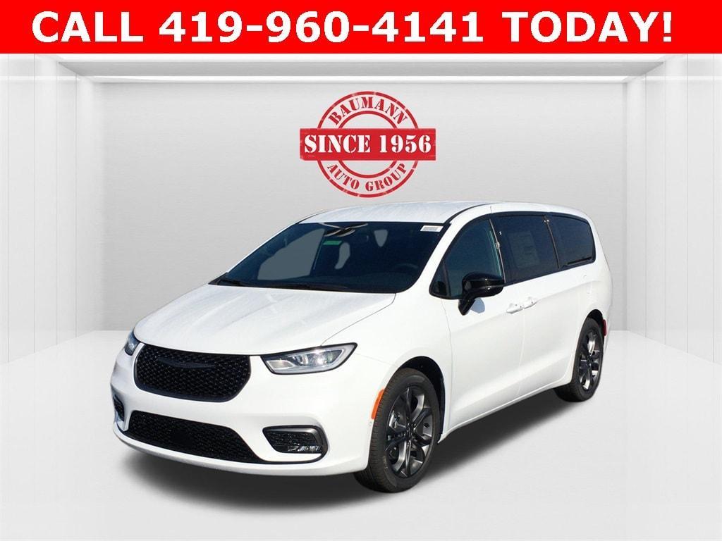 new 2026 Chrysler Pacifica car, priced at $47,065