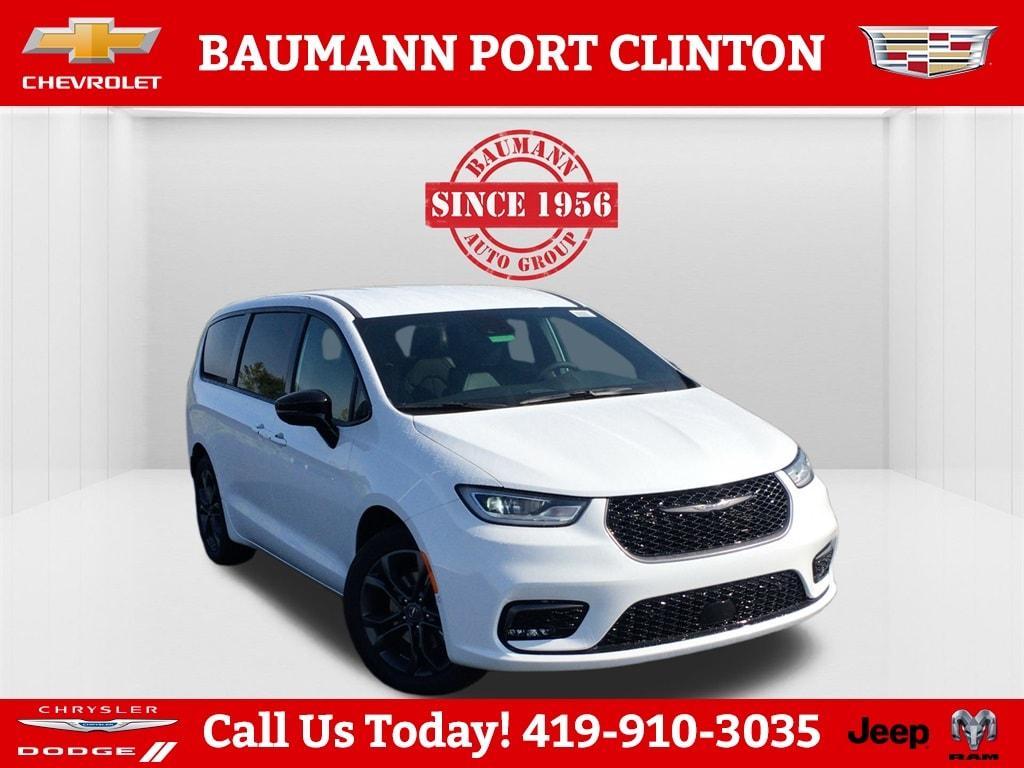 new 2026 Chrysler Pacifica car, priced at $47,065