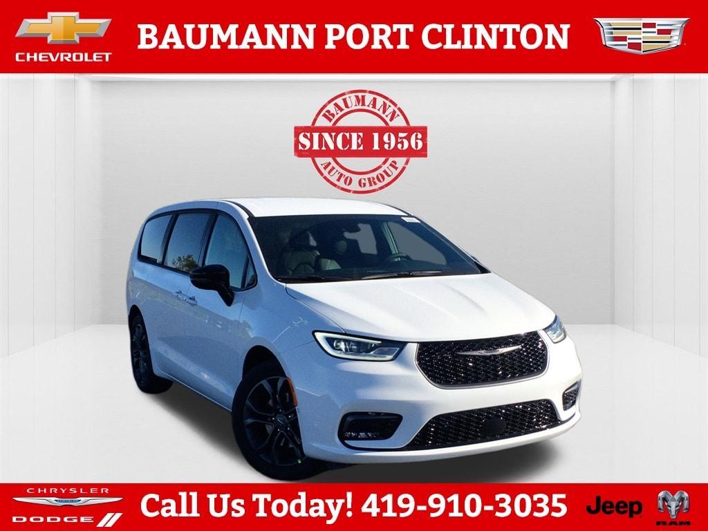 new 2026 Chrysler Pacifica car, priced at $47,760