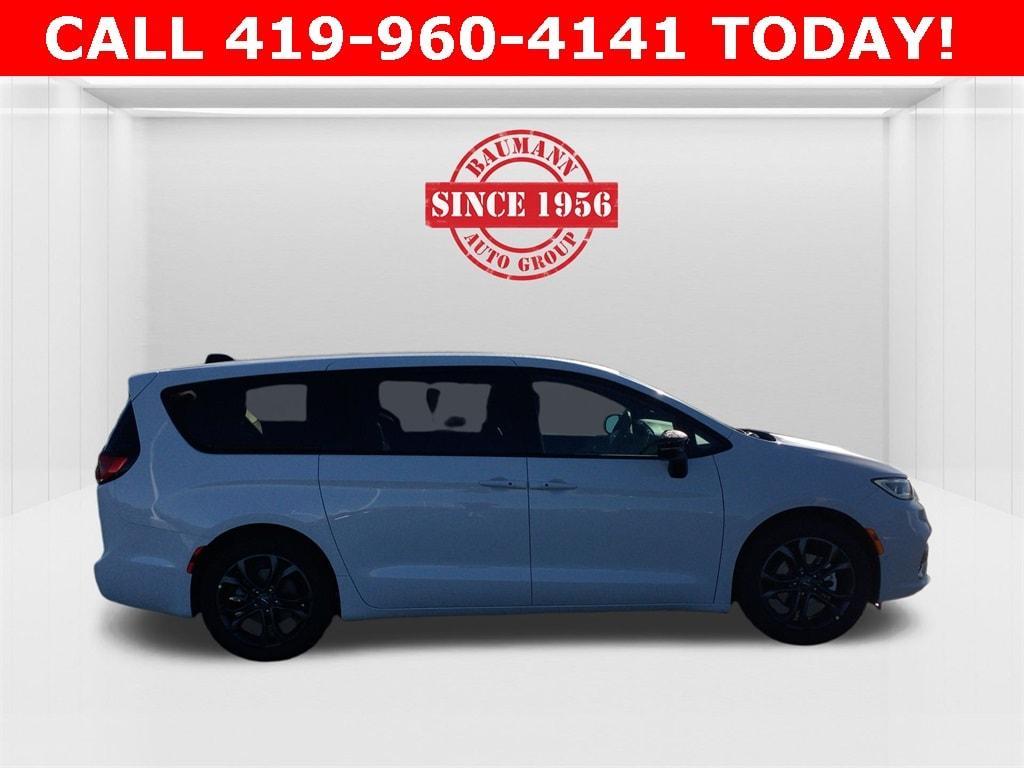 new 2026 Chrysler Pacifica car, priced at $47,760