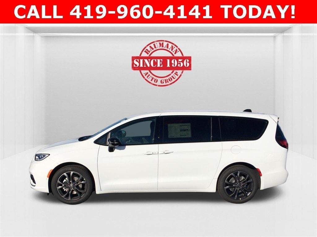 new 2026 Chrysler Pacifica car, priced at $47,760