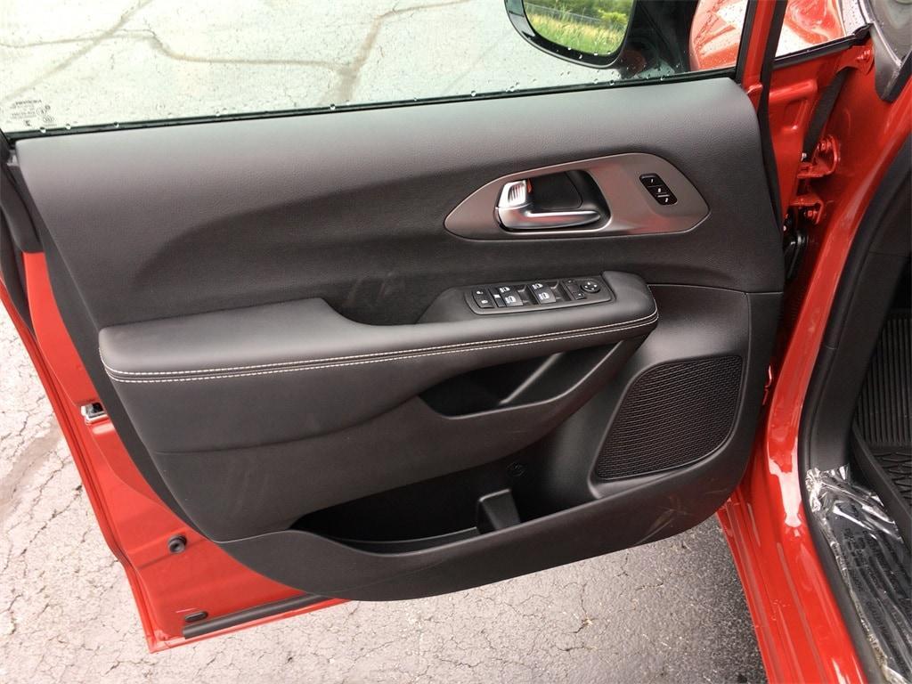 new 2025 Chrysler Pacifica car, priced at $46,865