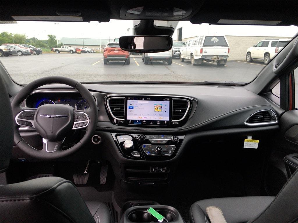 new 2025 Chrysler Pacifica car, priced at $46,865