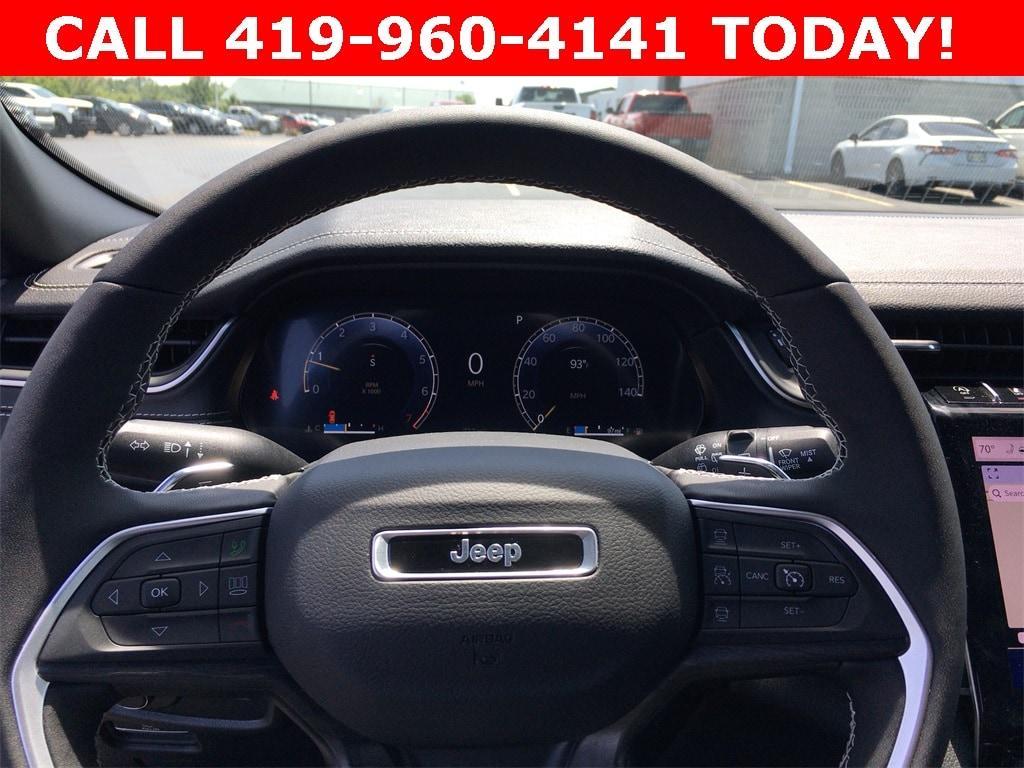 new 2025 Jeep Grand Cherokee car, priced at $49,920