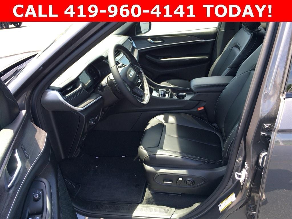 new 2025 Jeep Grand Cherokee car, priced at $49,920