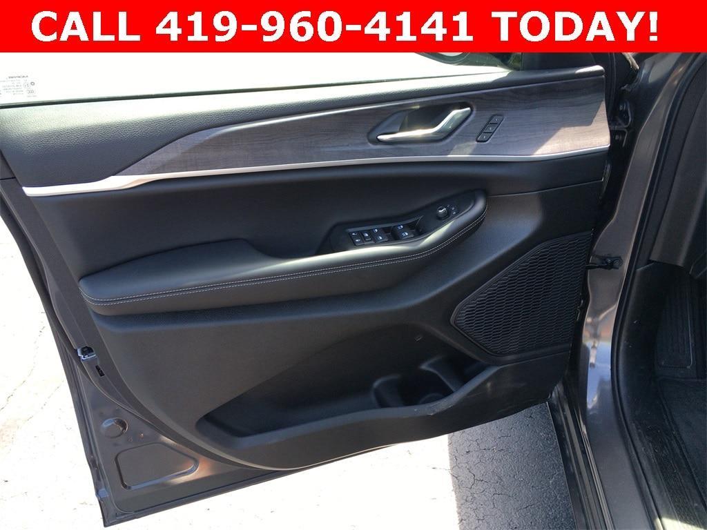 new 2025 Jeep Grand Cherokee car, priced at $49,920