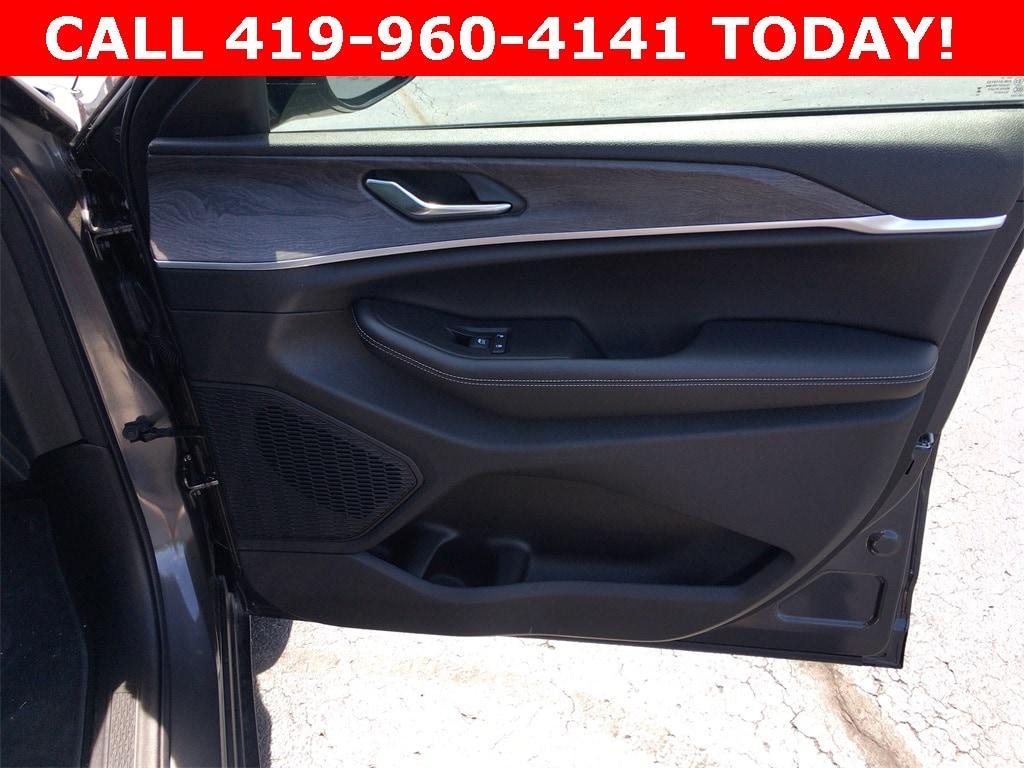 new 2025 Jeep Grand Cherokee car, priced at $49,920