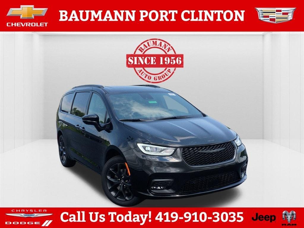 new 2025 Chrysler Pacifica car, priced at $55,840
