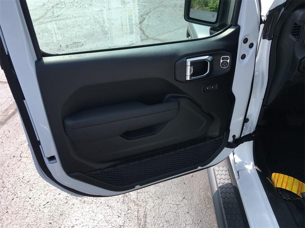 new 2025 Jeep Wrangler car, priced at $51,620
