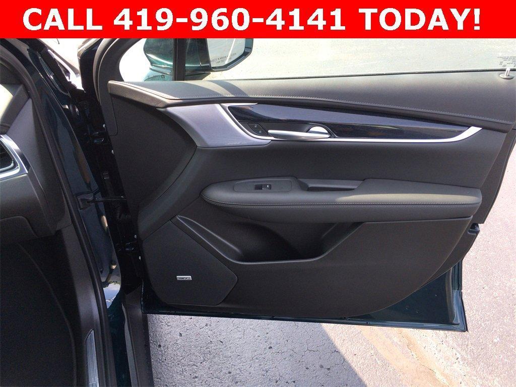 new 2025 Cadillac XT5 car, priced at $51,483
