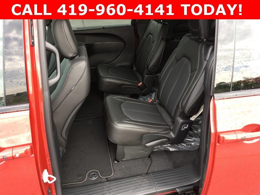 new 2025 Chrysler Pacifica car, priced at $46,865