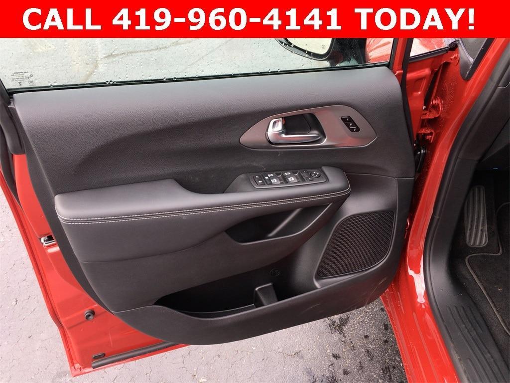 new 2025 Chrysler Pacifica car, priced at $46,865