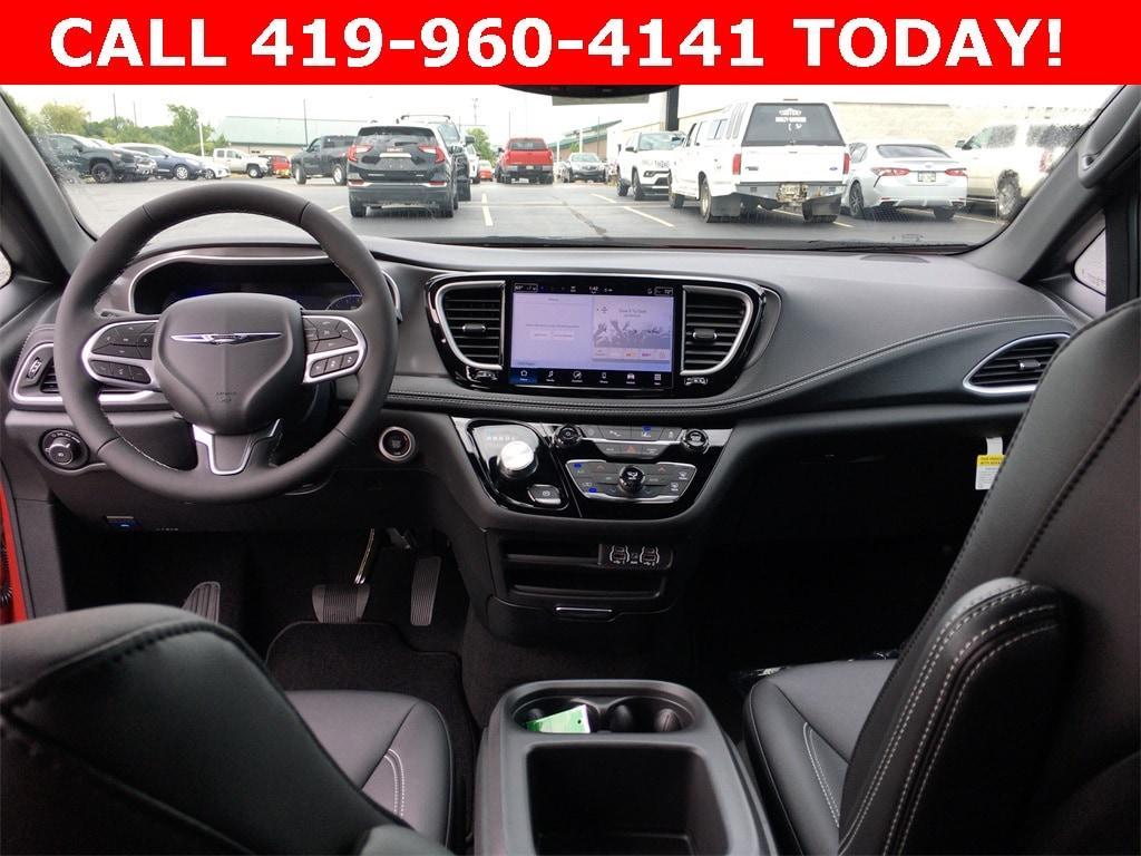 new 2025 Chrysler Pacifica car, priced at $46,865