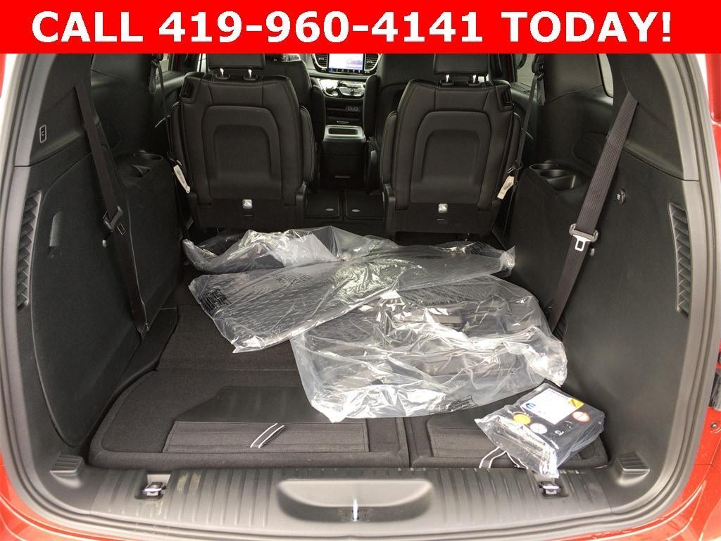 new 2025 Chrysler Pacifica car, priced at $46,865