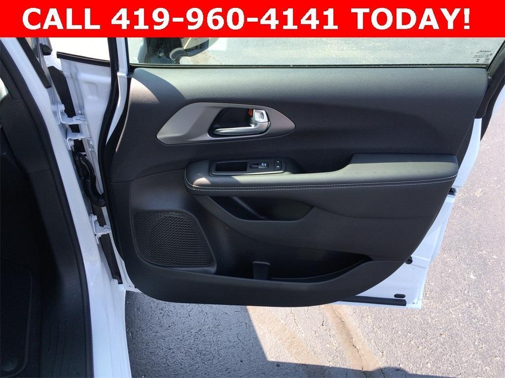 new 2026 Chrysler Pacifica car, priced at $46,385