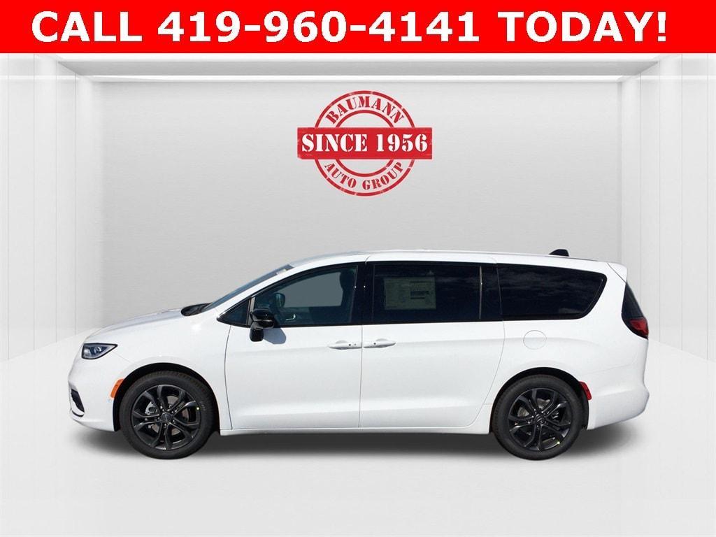 new 2026 Chrysler Pacifica car, priced at $47,065