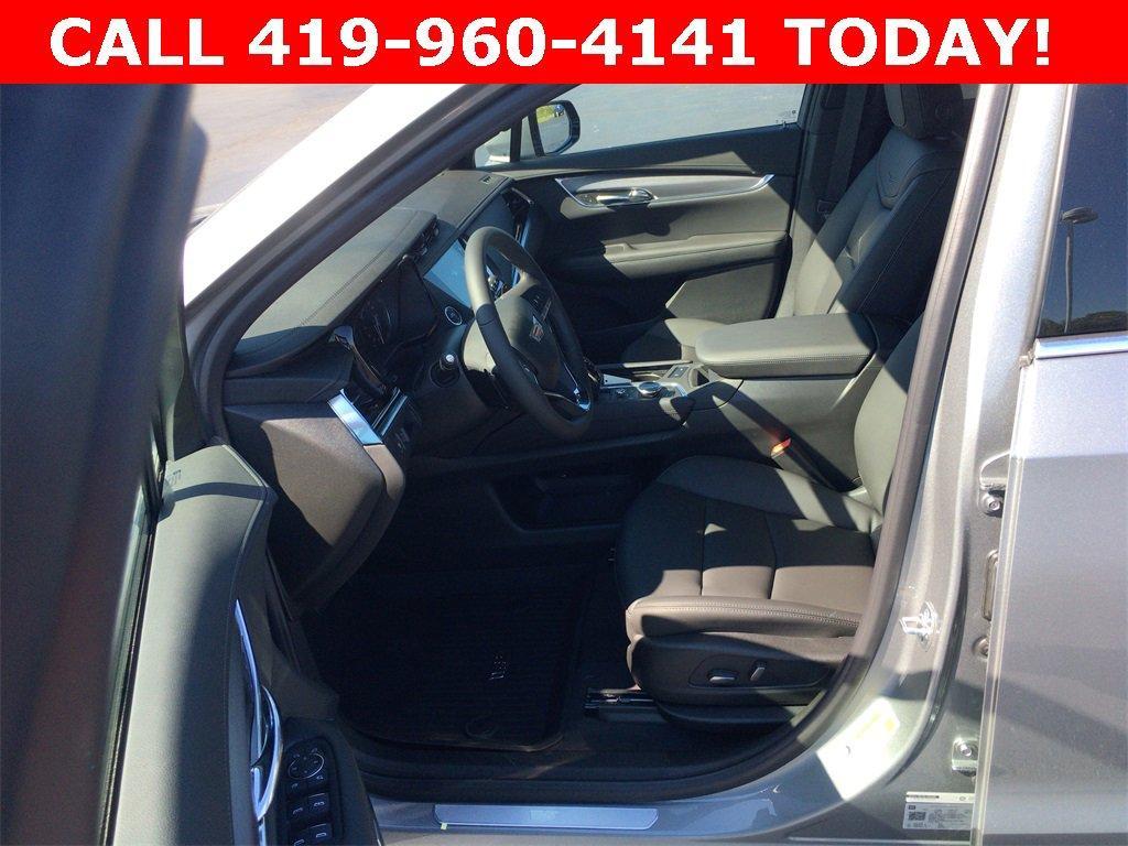 new 2025 Cadillac XT6 car, priced at $53,165