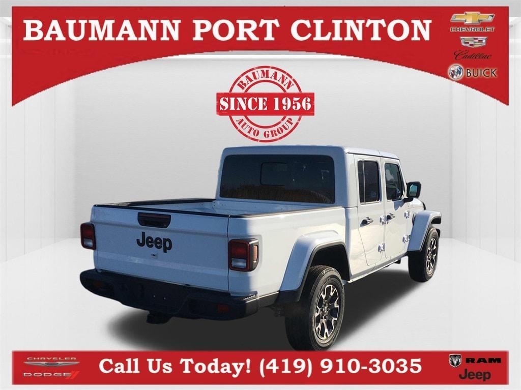 new 2025 Jeep Gladiator car, priced at $51,550