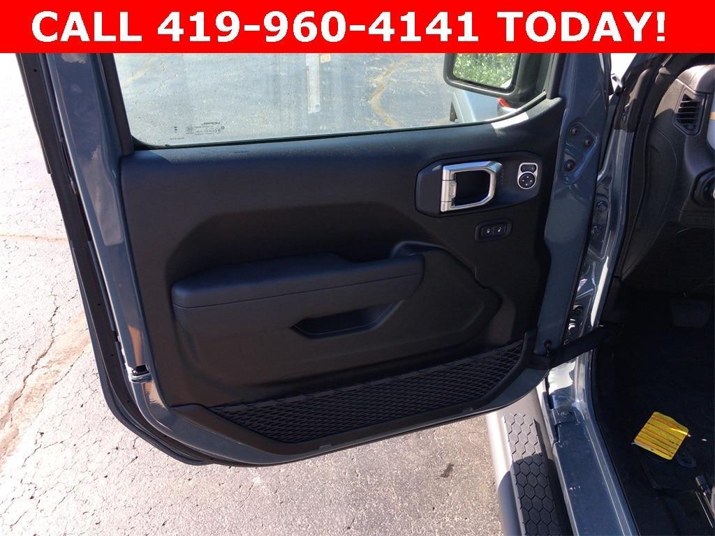 new 2025 Jeep Wrangler car, priced at $52,215