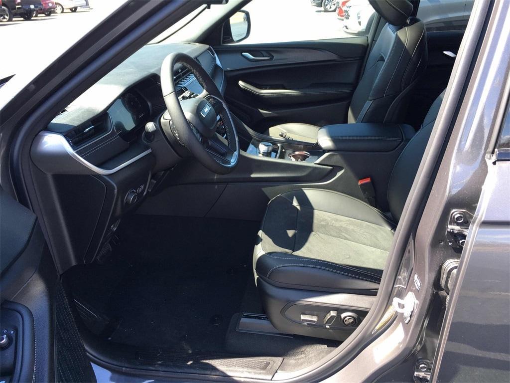 new 2025 Jeep Grand Cherokee car, priced at $44,355