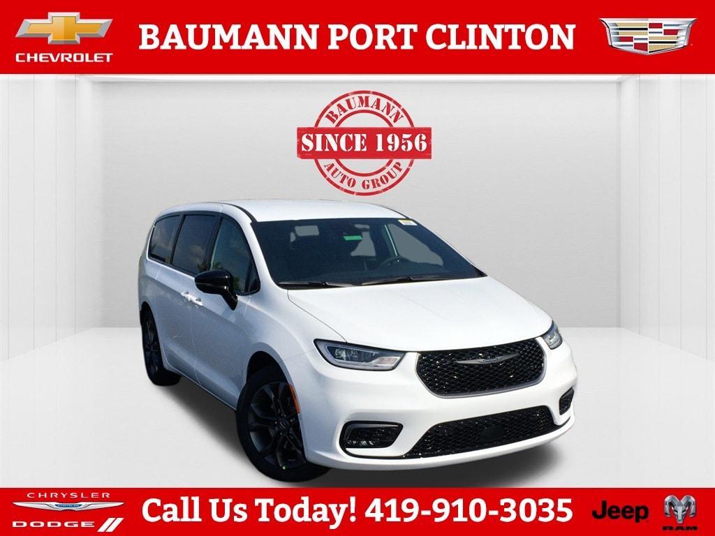 new 2026 Chrysler Pacifica car, priced at $47,065
