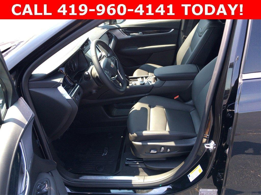 new 2025 Cadillac XT5 car, priced at $50,773
