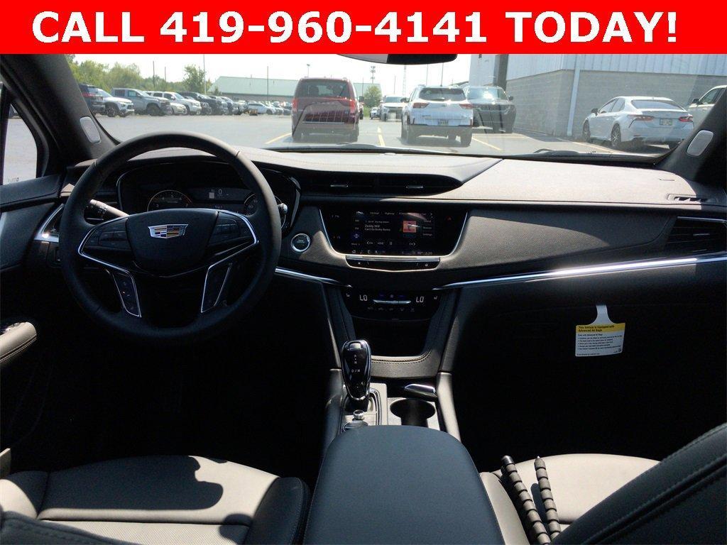 new 2025 Cadillac XT5 car, priced at $50,773
