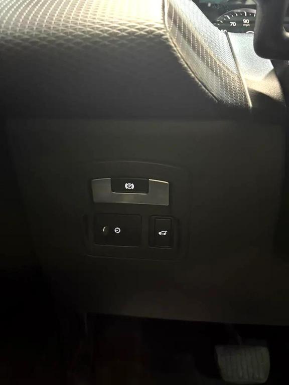 used 2020 Land Rover Range Rover Velar car, priced at $21,995