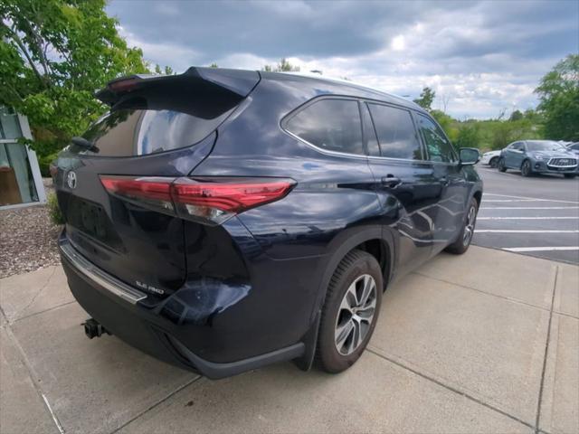 used 2020 Toyota Highlander car, priced at $28,495