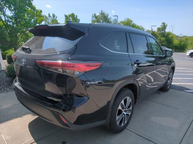 used 2022 Toyota Highlander car, priced at $37,995
