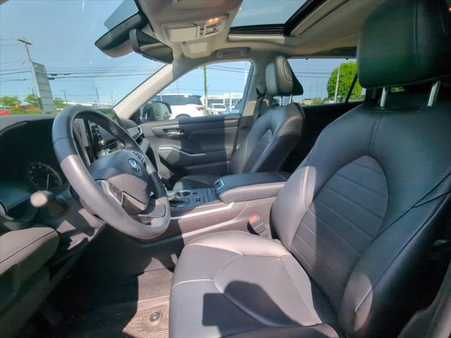 used 2022 Toyota Highlander car, priced at $37,995