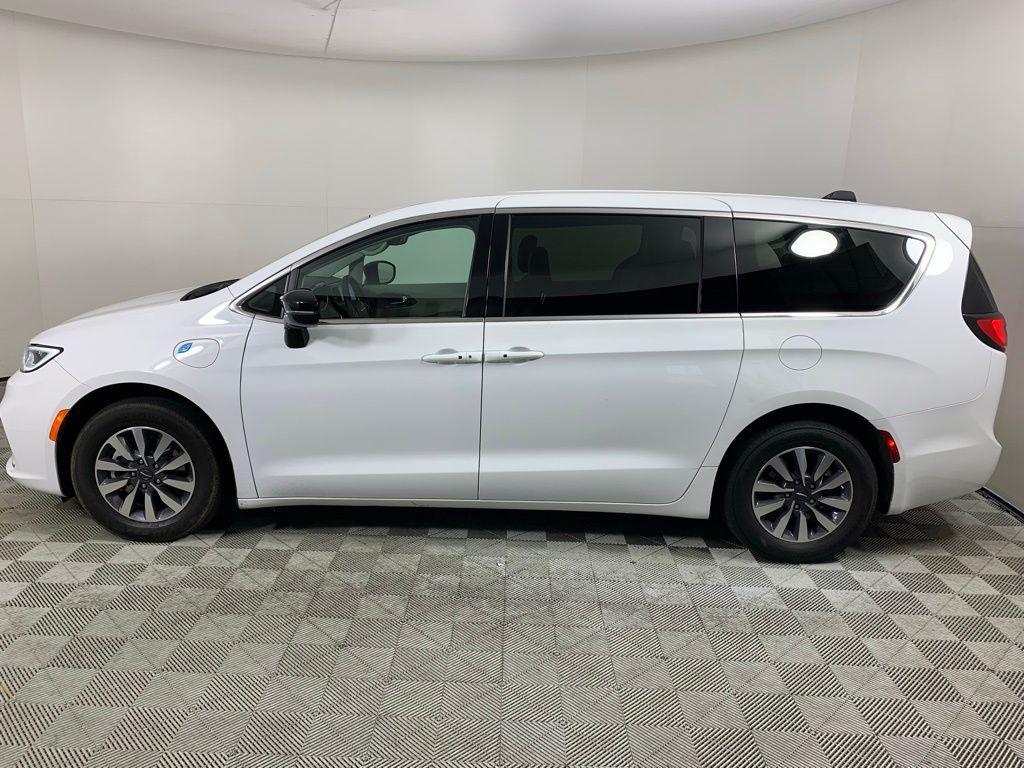 used 2024 Chrysler Pacifica Hybrid car, priced at $27,920