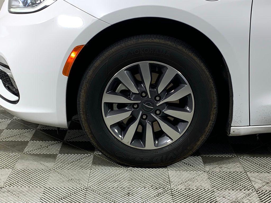 used 2024 Chrysler Pacifica Hybrid car, priced at $27,920