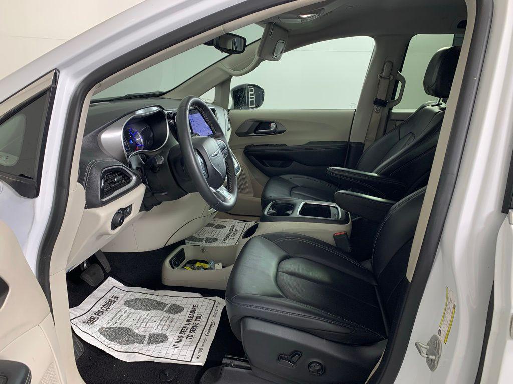 used 2024 Chrysler Pacifica Hybrid car, priced at $27,920