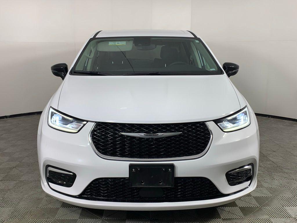 used 2024 Chrysler Pacifica Hybrid car, priced at $27,920