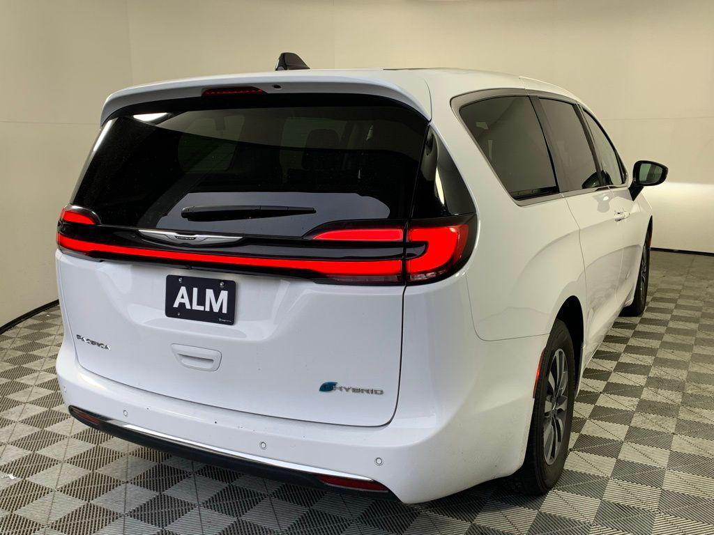 used 2024 Chrysler Pacifica Hybrid car, priced at $27,920