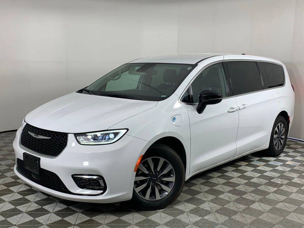 used 2024 Chrysler Pacifica Hybrid car, priced at $27,920