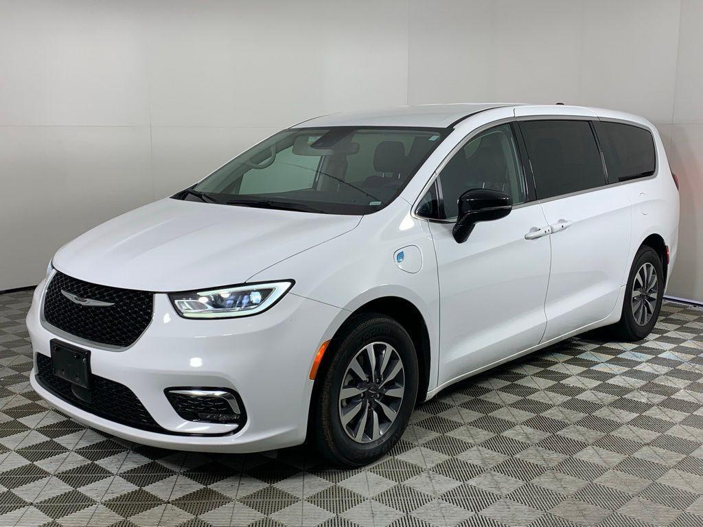 used 2024 Chrysler Pacifica Hybrid car, priced at $27,920