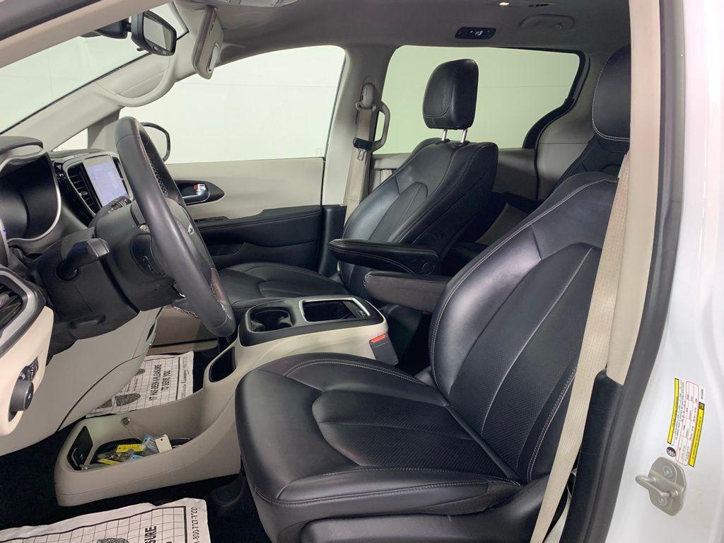 used 2024 Chrysler Pacifica Hybrid car, priced at $27,920