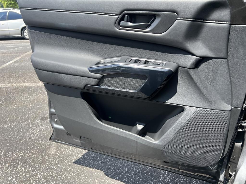 new 2025 Nissan Pathfinder car, priced at $41,775