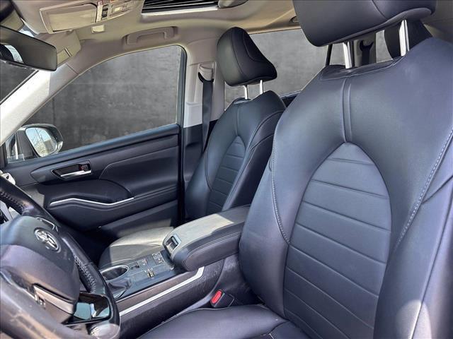 used 2020 Toyota Highlander car, priced at $26,995