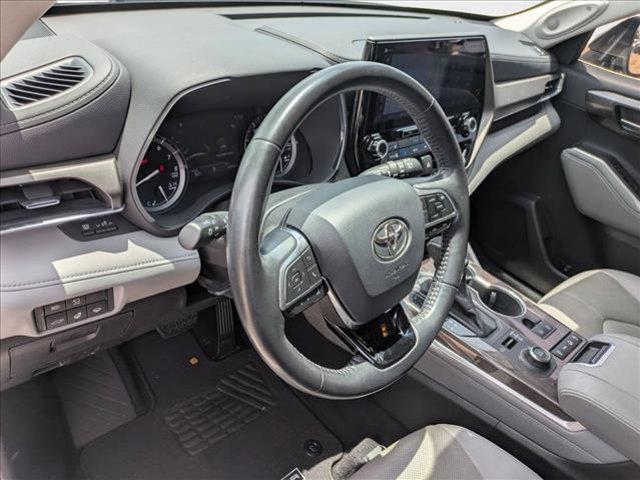 used 2021 Toyota Highlander car, priced at $34,499