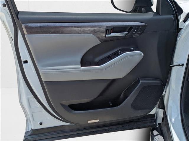 used 2021 Toyota Highlander car, priced at $34,499