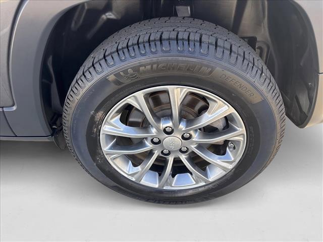 used 2019 Jeep Cherokee car, priced at $18,499