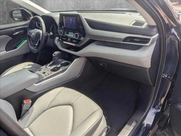 used 2025 Toyota Highlander Hybrid car, priced at $49,995