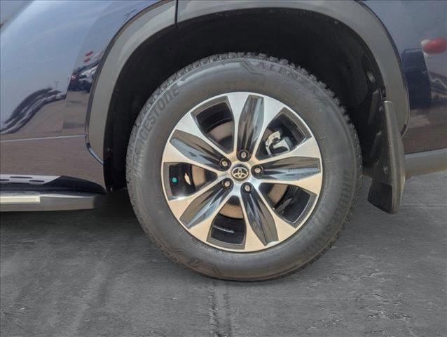 used 2025 Toyota Highlander Hybrid car, priced at $49,995