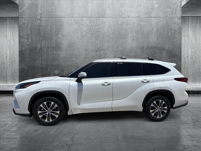 used 2022 Toyota Highlander car, priced at $34,990