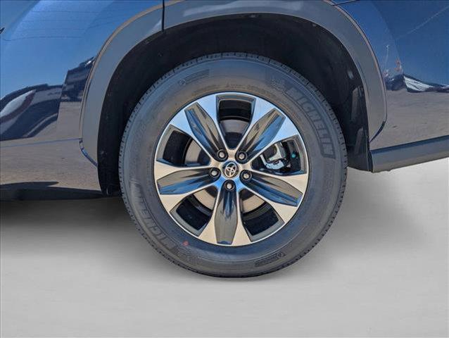 new 2025 Toyota Highlander car, priced at $47,492